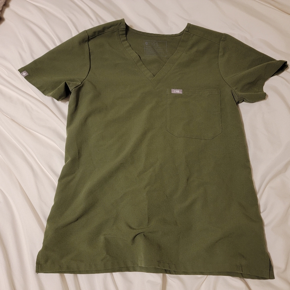 Women's figs top